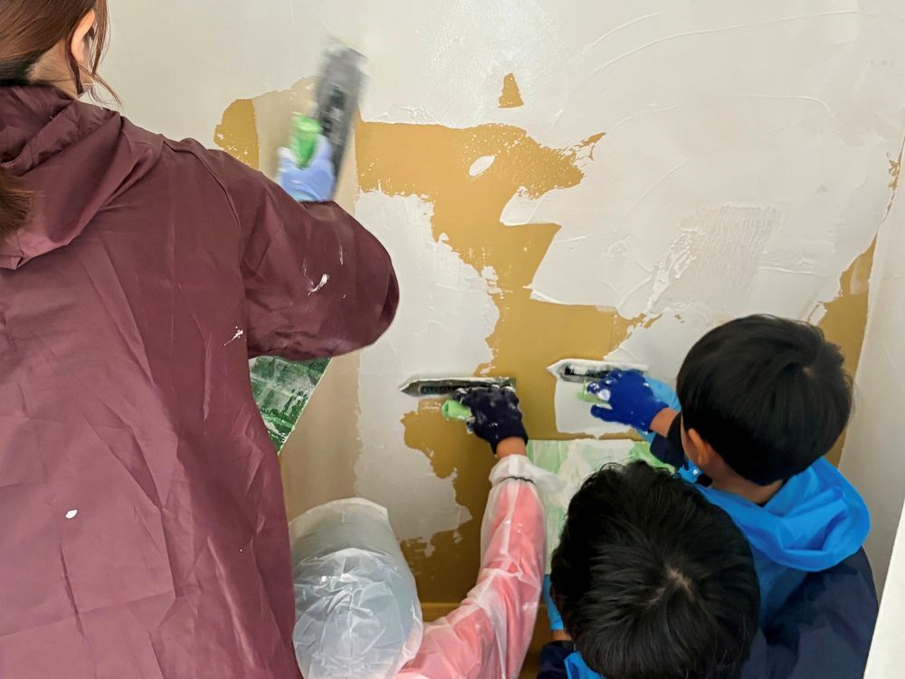 内部工事（漆喰塗り壁）