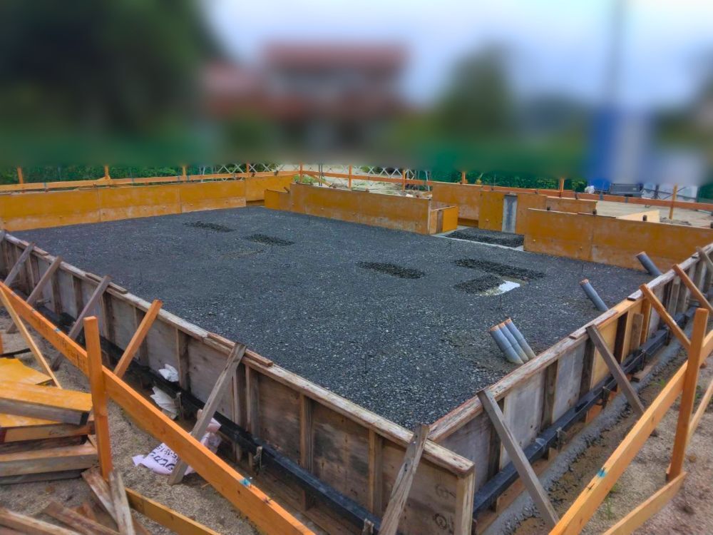 基礎工事（床掘・砕石）